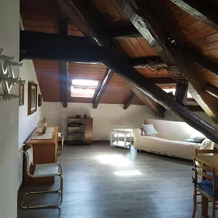 Attico Angela Γκράντο